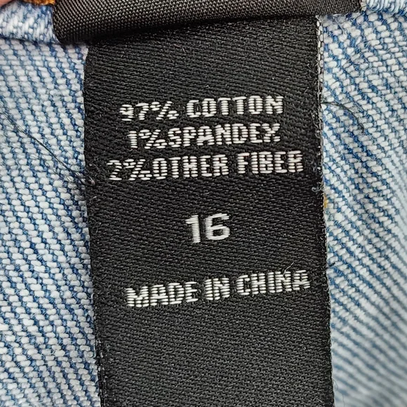 Disney Women's Plus Size Chip 'N Dale Mom Jeans - 16 - Picture 8 of 8